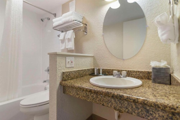 Inn on Destin Harbor, Ascend Hotel Collection image 28